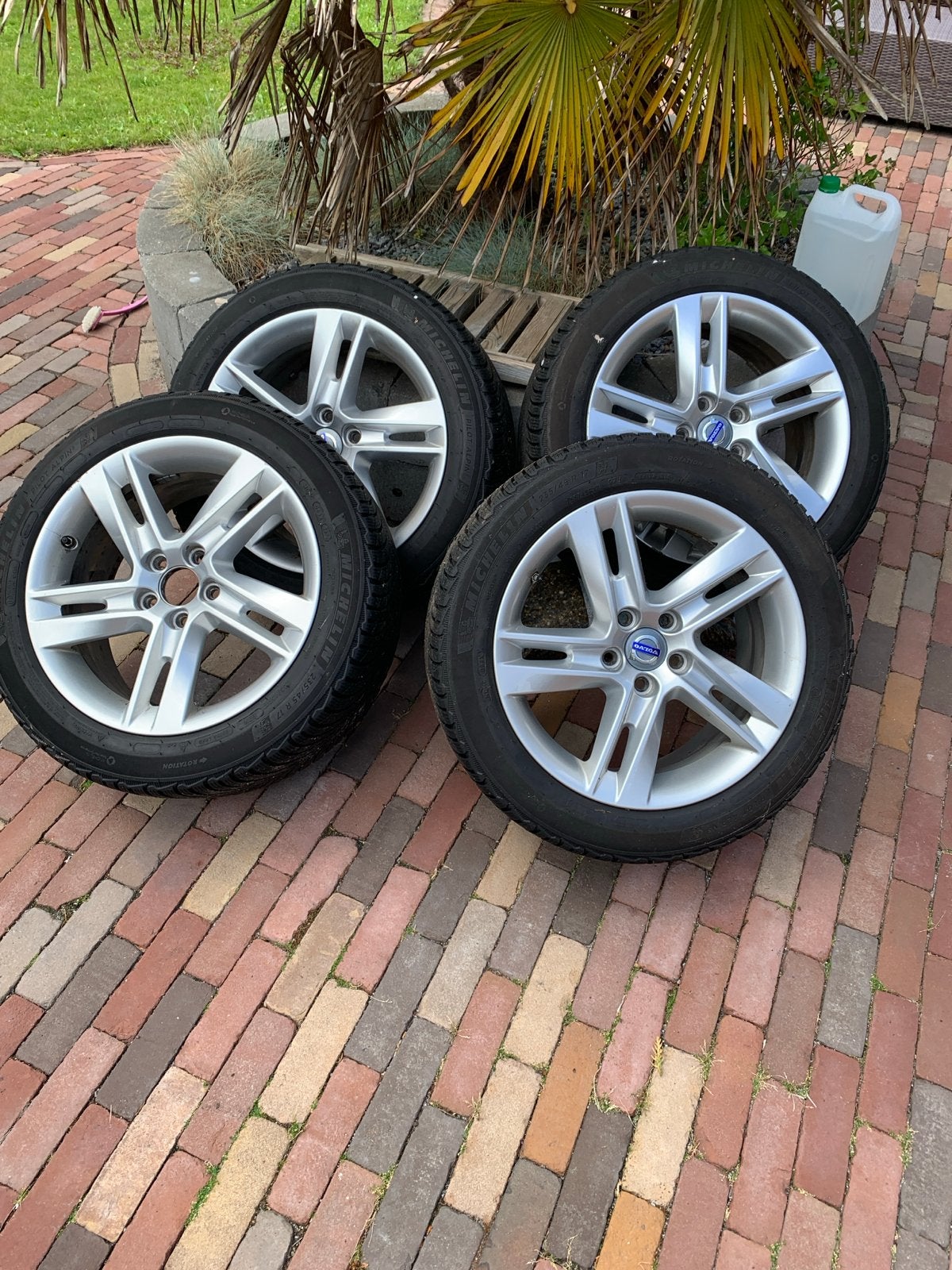 Volvo Velgen met Winterbanden 235/45 R17 - TPMS sensoren, Ophalen, Gebruikt, Banden en Velgen, 17 inch