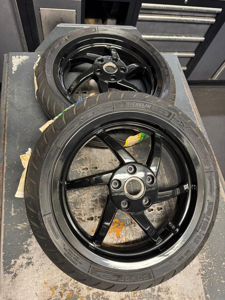 Vespa Gts 13 inch set NIEUW VESPA GTS 300 310 velgen wielen, Ophalen of Verzenden, Zo goed als nieuw, Overige typen