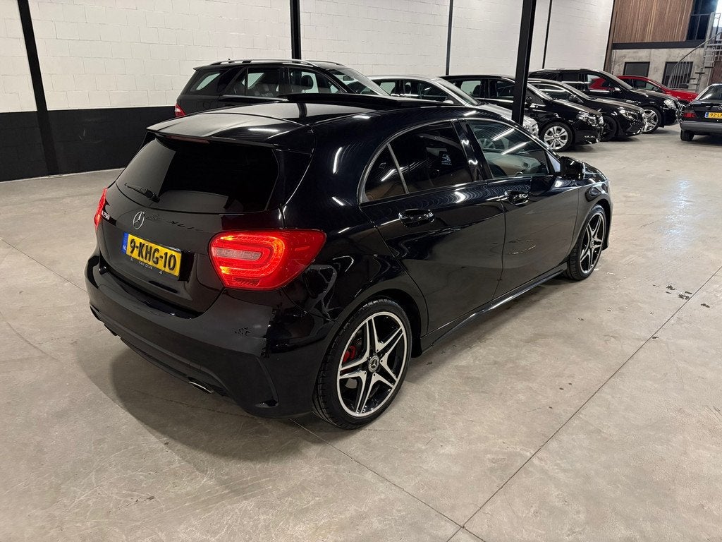 Mercedes-Benz A-klasse 250 AMG Sport Night Edition Pano Navi, Auto's, Mercedes-Benz, 1345 kg, Gebruikt, 4 cilinders, Zwart