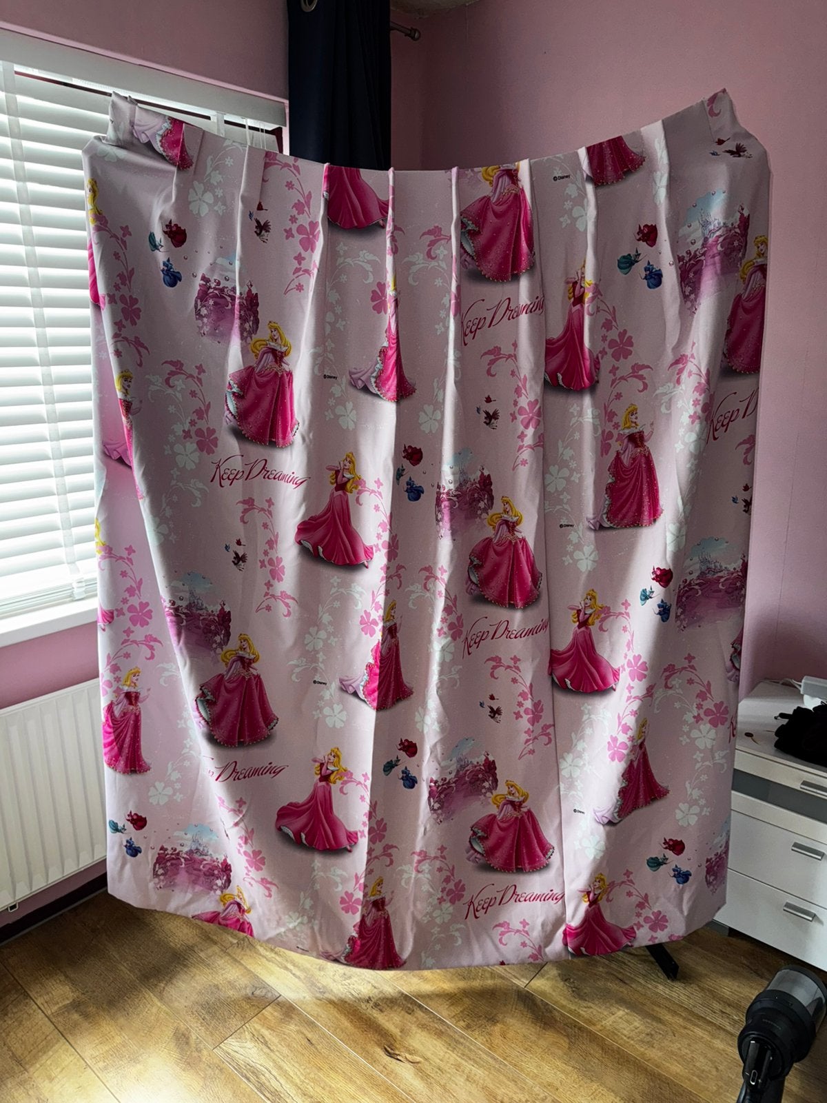 Disney Princess verduisterende gordijnen 2 stuks 110x170 cm, Huis en Inrichting, Verduisterend, Ophalen of Verzenden, Zo goed als nieuw