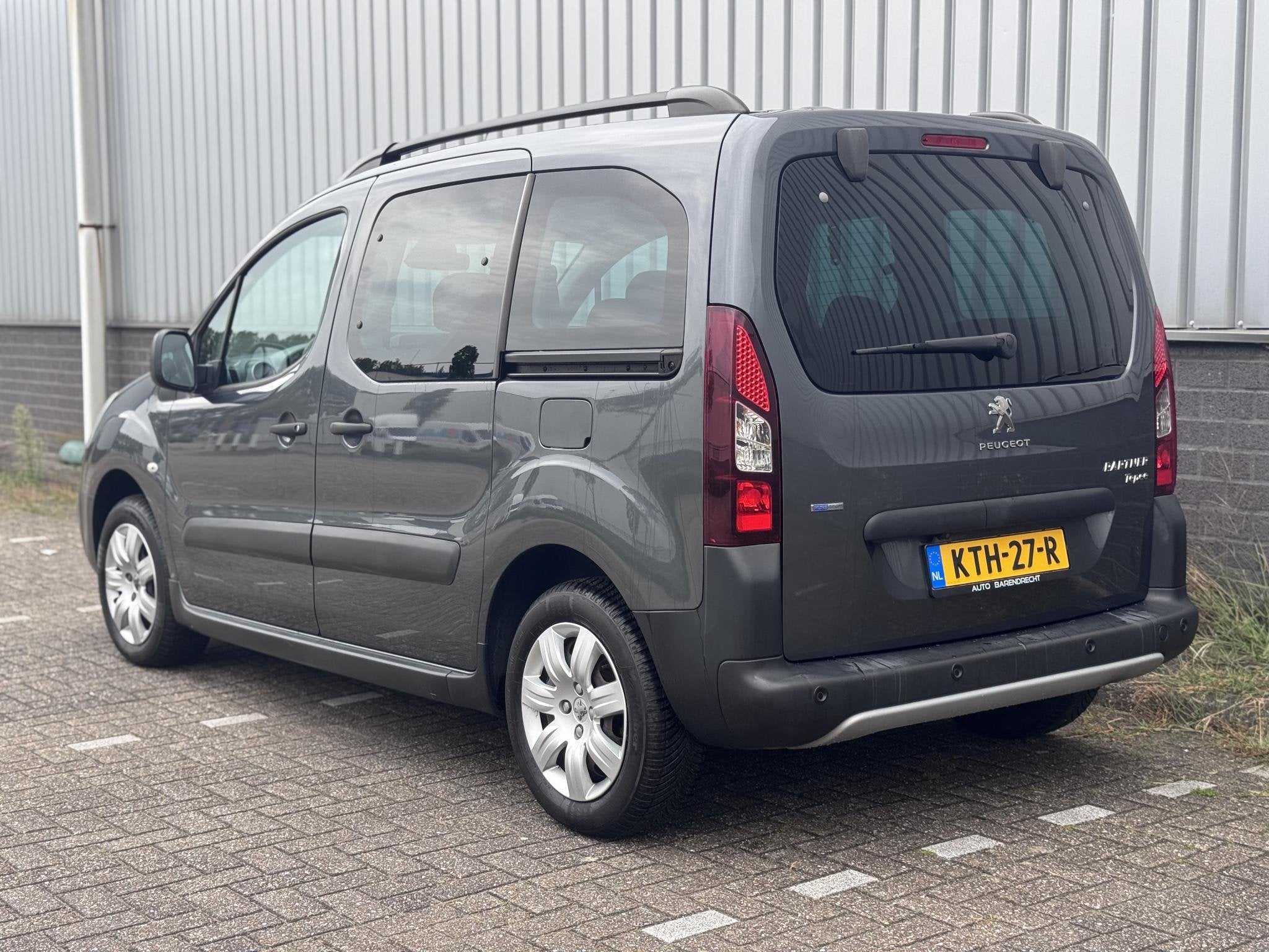 Peugeot Partner Tepee 1.2 PureTech Allure Apple CarPlay, Auto's, Peugeot, Voorwielaandrijving, Stof, Gebruikt, 1199 cc