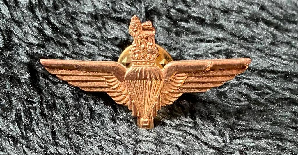 Airborne Pin Parachute Regiment 1944 Badge Militair, Ophalen of Verzenden, Landmacht, Engeland, Embleem of Badge
