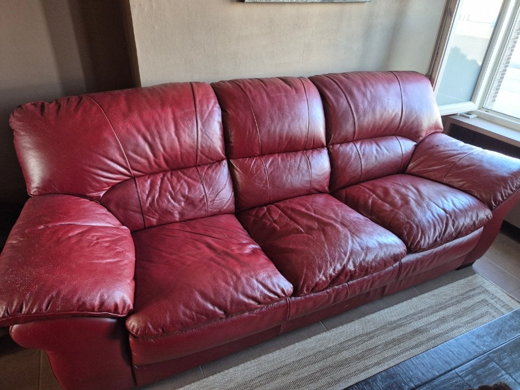 GRATIS Salon 3-en 2 zit + 6 bijpassend stoelen in rood leder, Ophalen, Gebruikt, Rechte bank, Modern