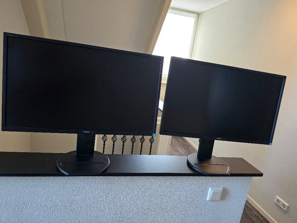 Twee mooie Philips 27 inch monitoren type Brilliance 272B, Ophalen, Philips, Gebruikt, In hoogte verstelbaar