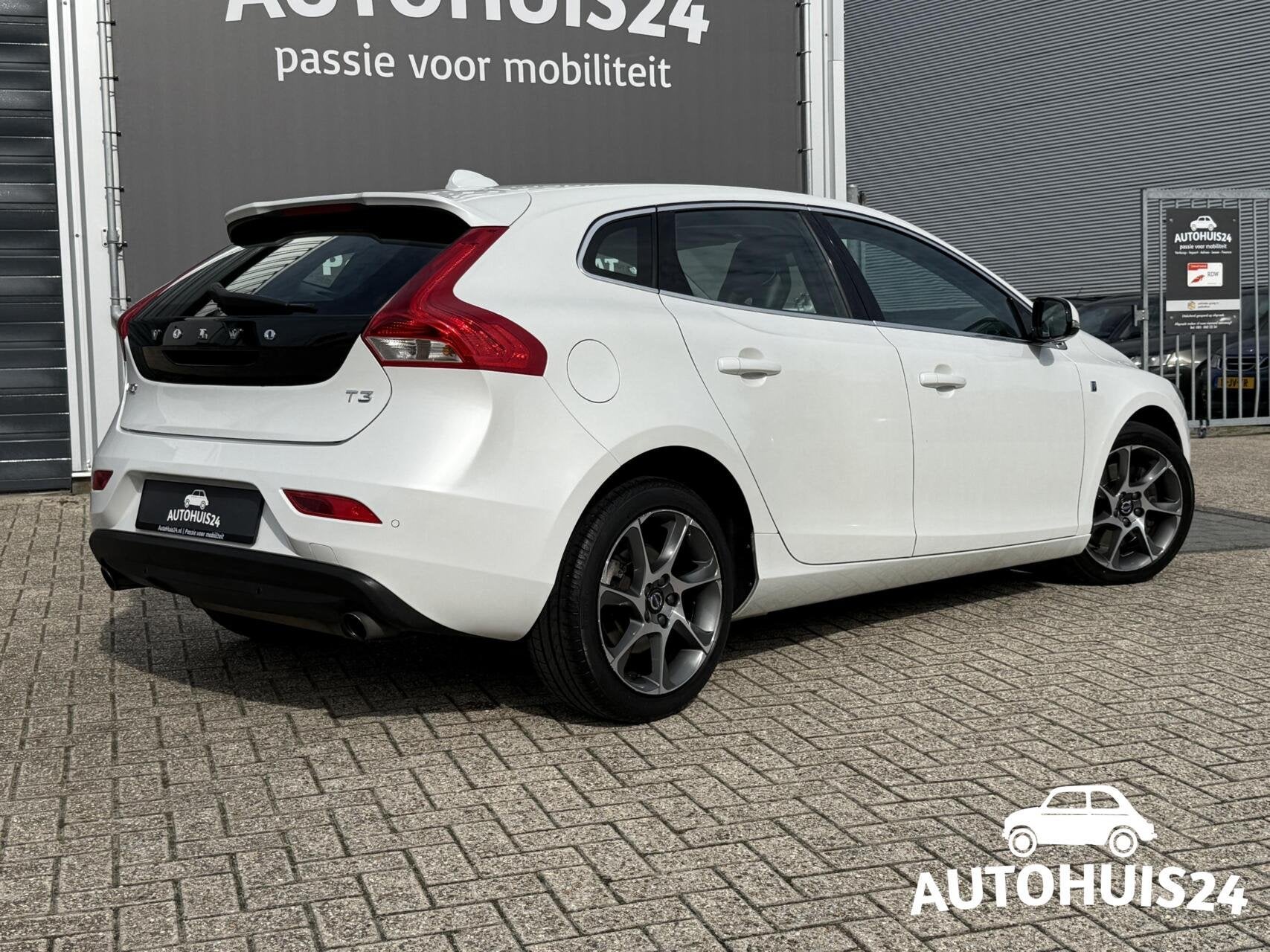 Volvo V40 1.5 T3 Ocean Race AUTOMAAT XENON|NAVI|LEDER|17", Automatische klimaatregeling, 4 cilinders, Wit, Leder
