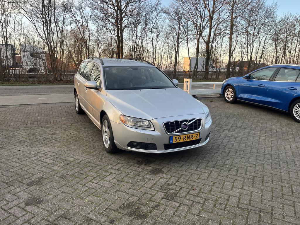 Volvo V70 1.6 T4 Limited Edition PDC STOELVERWARMING NAVI TR, Voorwielaandrijving, Euro 5, Gebruikt, Zwart