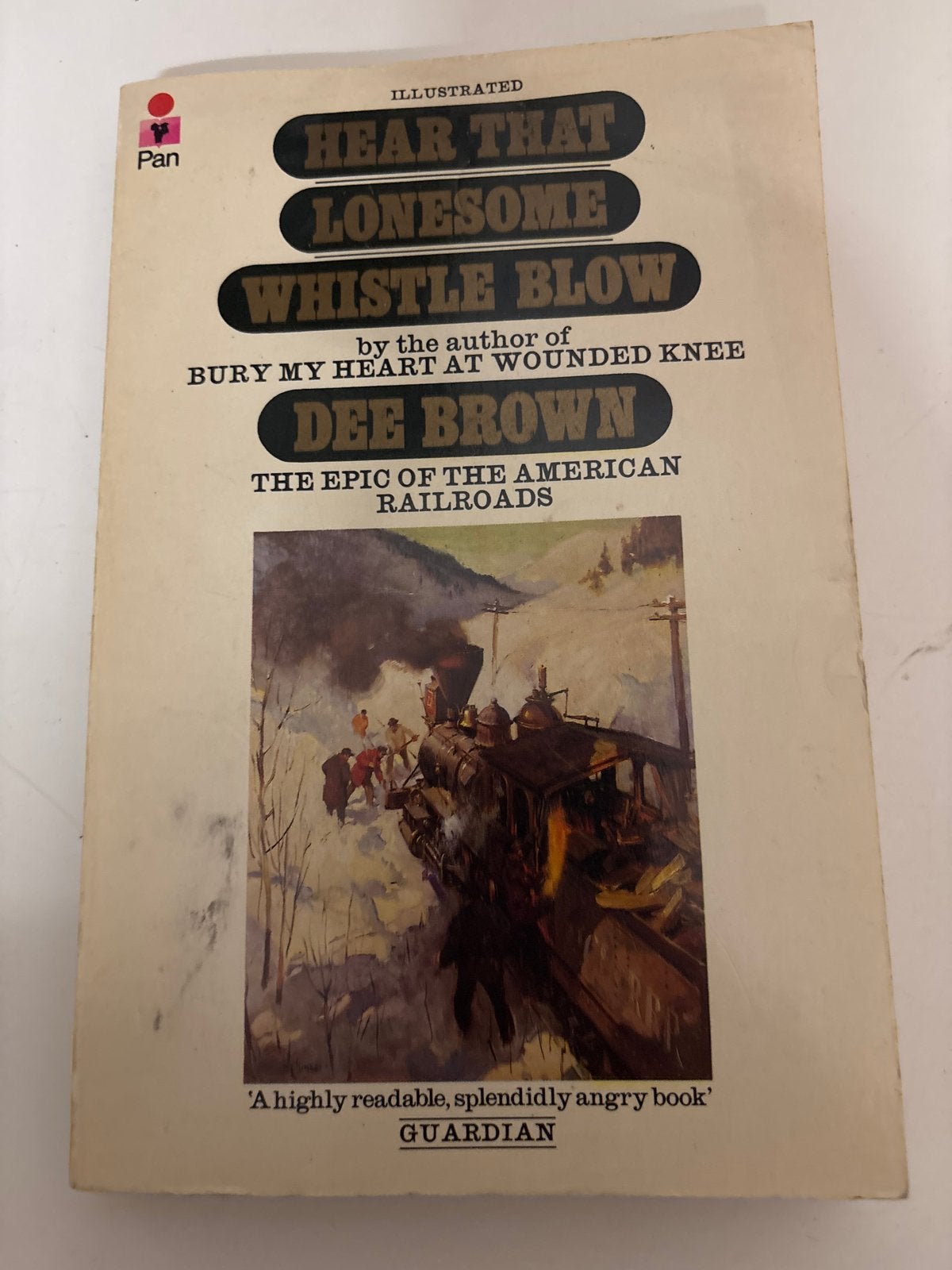 Hear That Lonesome Whistle Blow - Dee Brown (Engels), Boeken, Ophalen of Verzenden, Gelezen, Overige onderwerpen