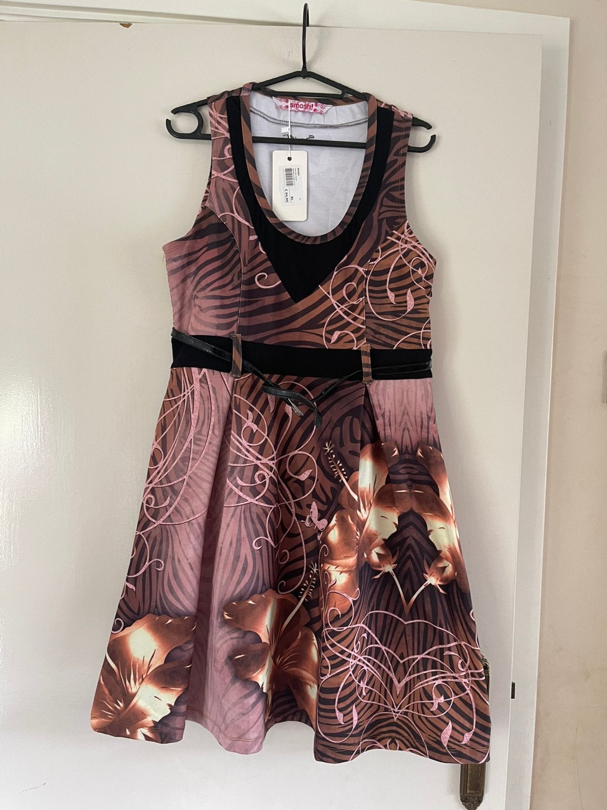 Nieuwe smash jurk met riem, maat XL, Kleding | Dames, Jurken, Bruin, Verzenden, Maat 46/48 (XL) of groter, Nieuw