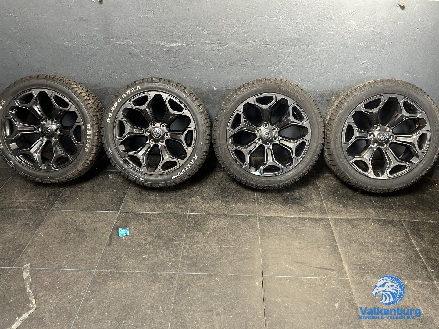 9mm! Originele Dodge RAM 1500 22 inch zwarte velgen 6x139.7, Auto-onderdelen, Gebruikt, -, 285 mm, -