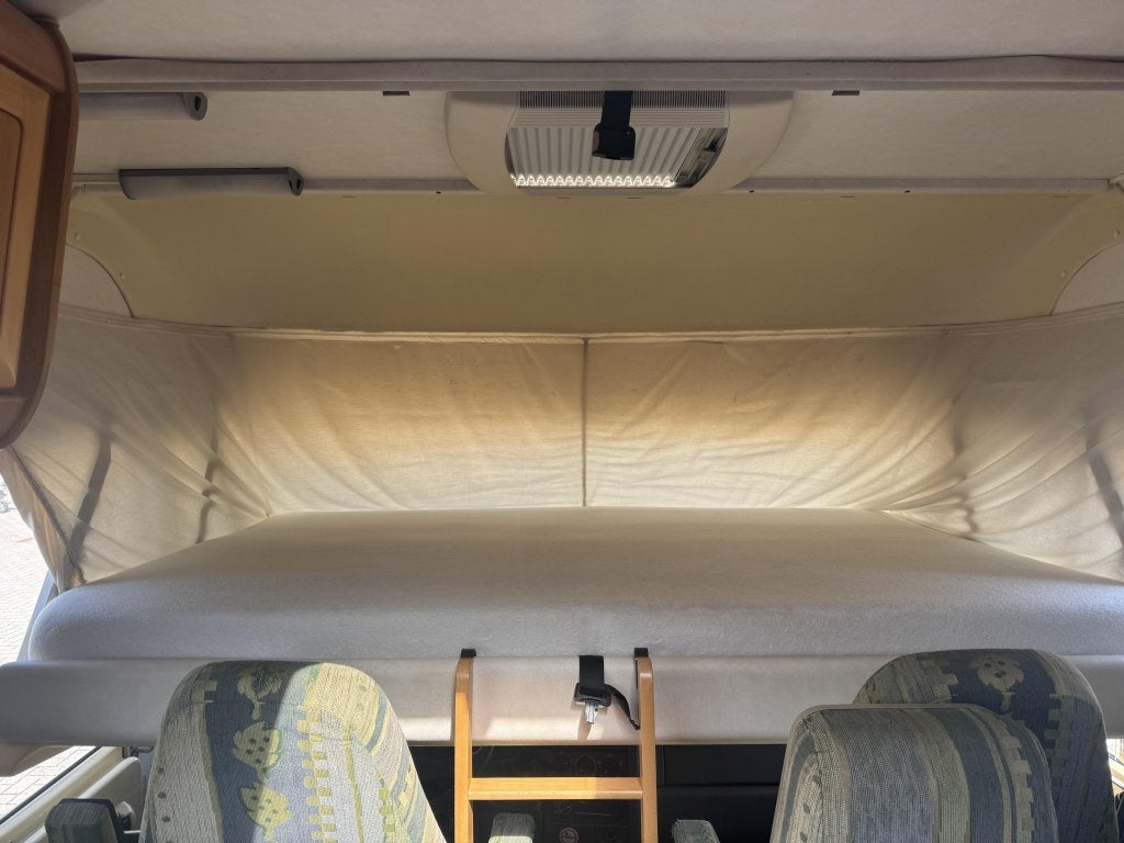 Foto 9 van Hymer B544 Kleine compacte intergaal camper voor 5 personen