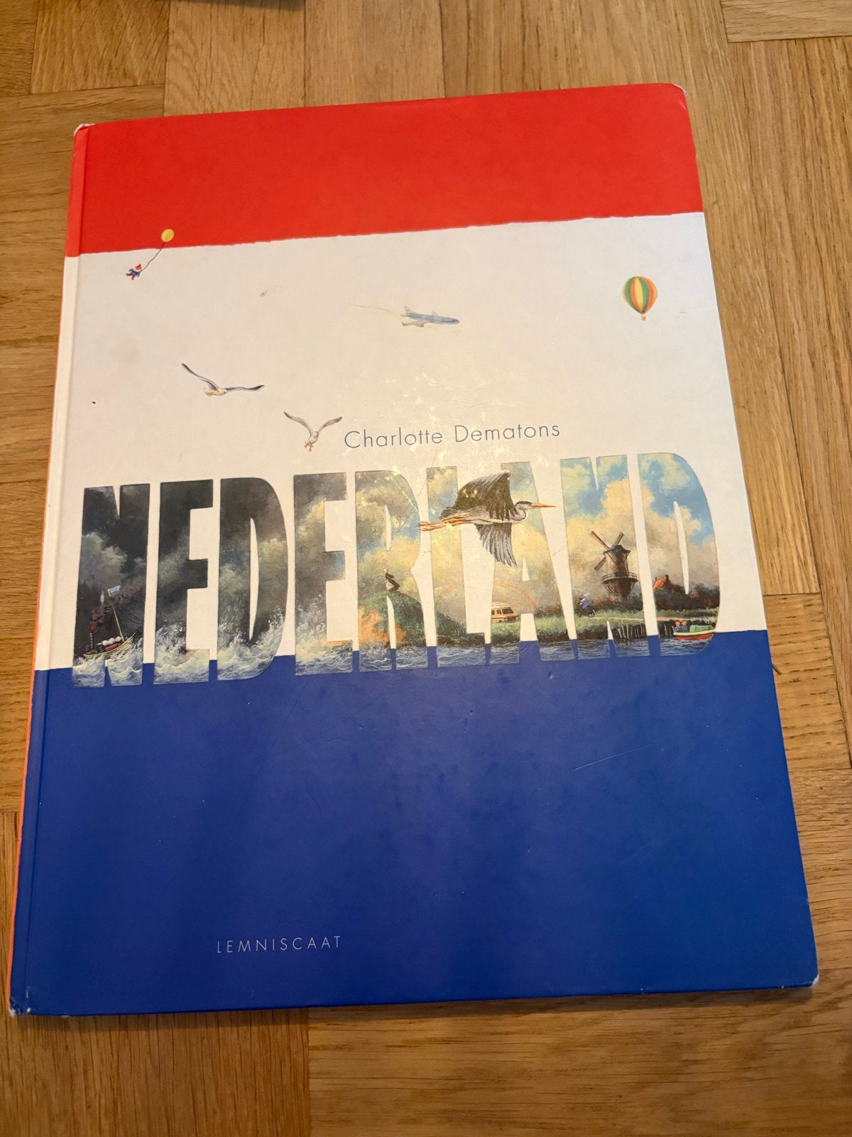 Charlotte Dematons - Nederland & De gele ballon (Hardcover), Ophalen of Verzenden, Zo goed als nieuw, Fictie algemeen