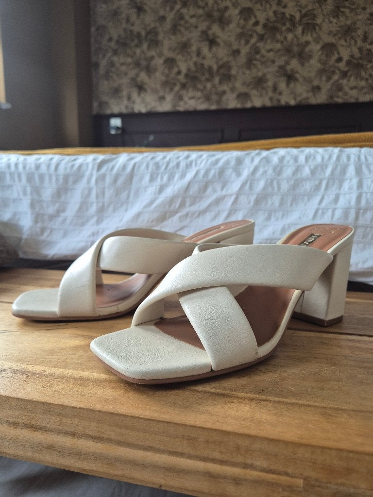 Primark | witte hakken | maat 39, Schoenen met lage hakken, Primark, Wit, Ophalen of Verzenden