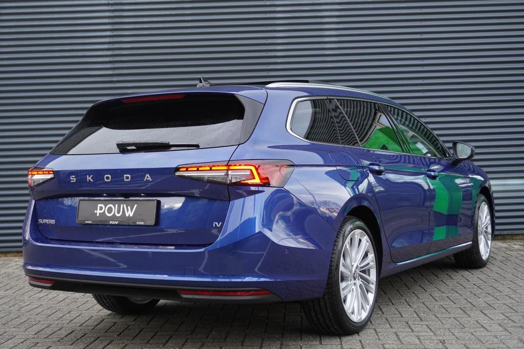 Skoda Superb Combi 1.5 TSI 204pk PHEV Business Edition | Win, Auto's, Skoda, Stof, 1498 cc, 4 cilinders, Blauw