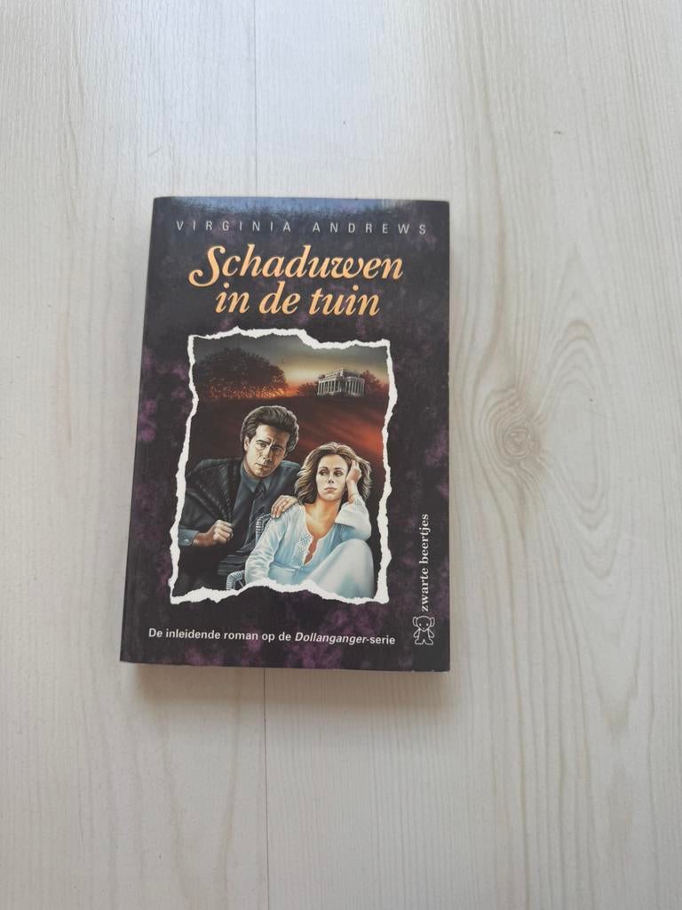 Virginia Andrews - Schaduwen in de tuin, Boeken, Ophalen of Verzenden, Zo goed als nieuw, Virginia Andrews
