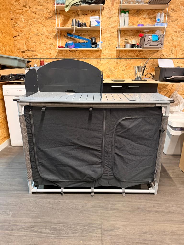 Camping Keukenkast met Spoelbak en Windscherm, Ophalen, Gebruikt