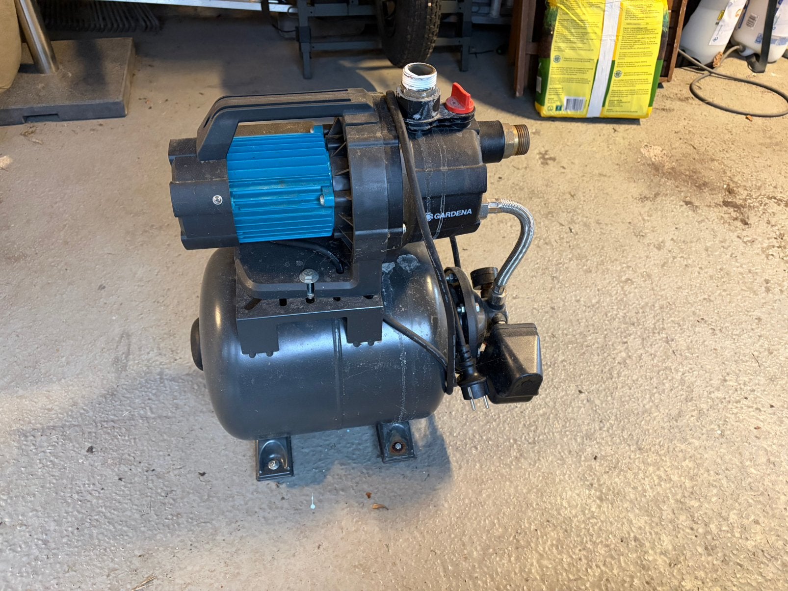 GARDENA Hydrofoorpomp 3700/4 – Zo goed als nieuw, Ophalen, Zo goed als nieuw, Dompelpomp