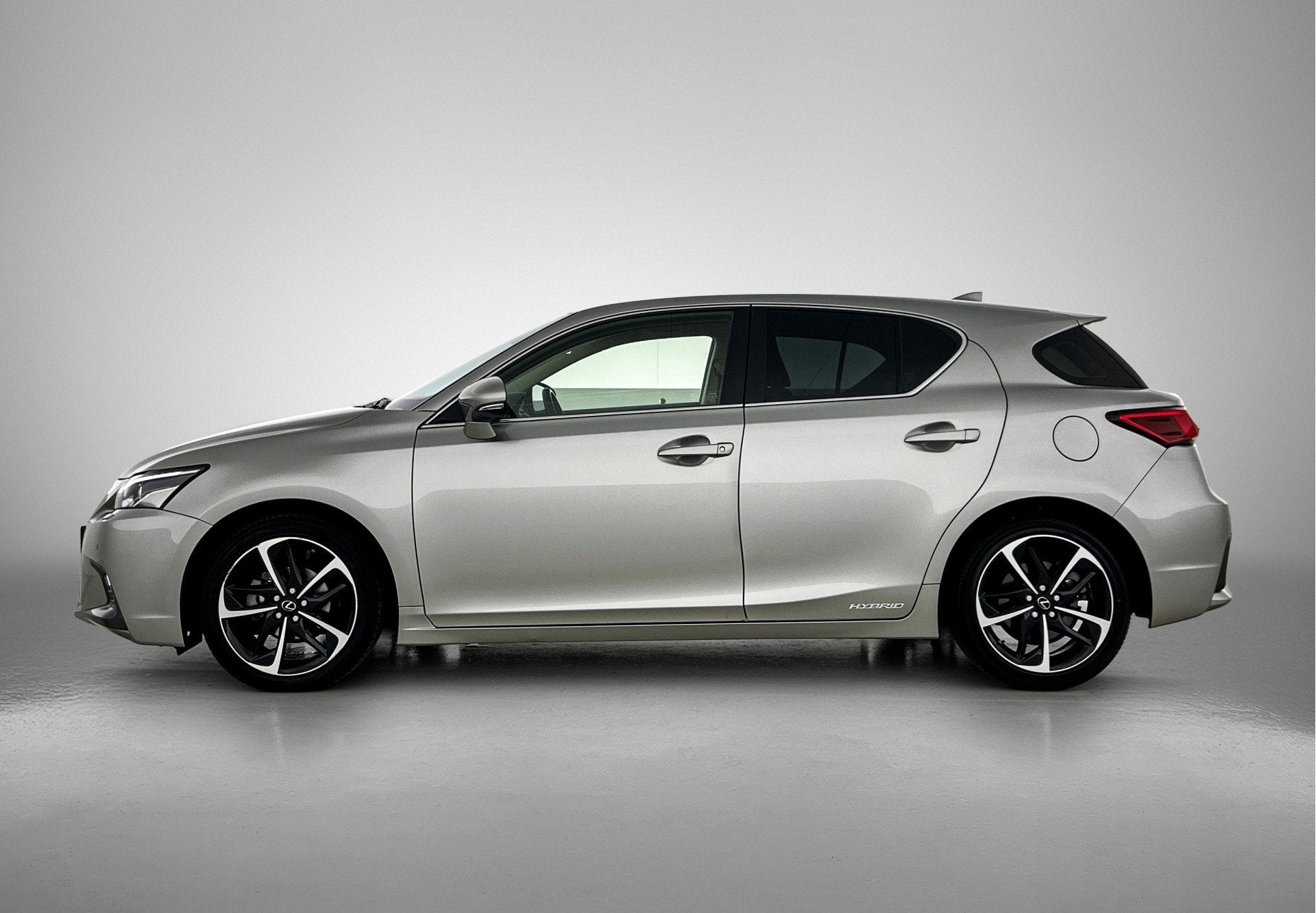 Lexus CT 200h Business Launch Edition | LED-koplampen | Park, 12 maanden, 136 pk, Gebruikt, 4 cilinders