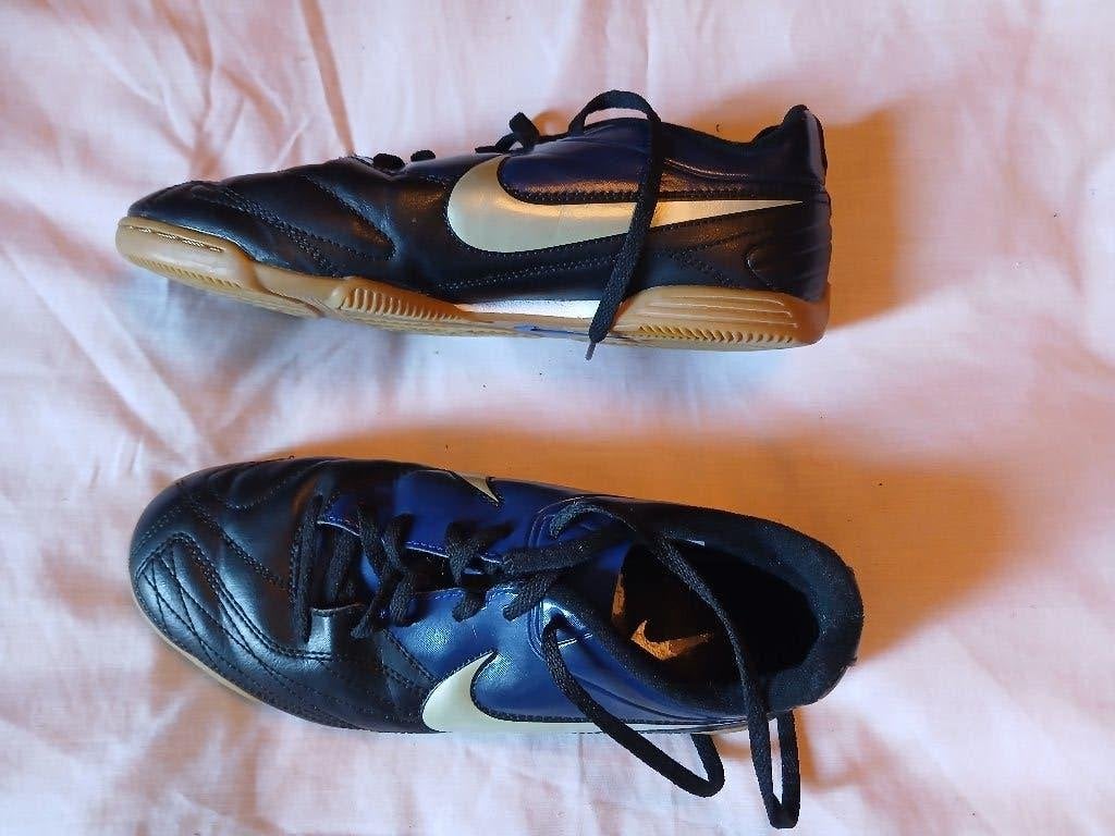 blauw zwarte kinder sportschoenen NIKE maat 37,5, Ophalen of Verzenden, Zo goed als nieuw, Nike, Jongen of Meisje