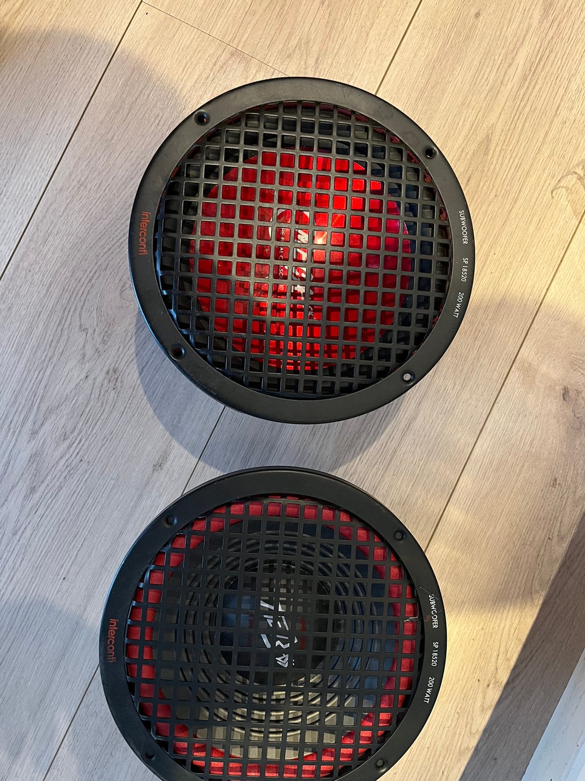 Twee subs 200 watts, Ophalen, Zo goed als nieuw