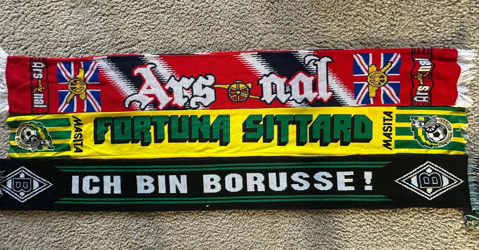 Voetbalsjaals: Arsenal, Fortuna Sittard, Borussia Mönchengla, Verzamelen, Ophalen of Verzenden, Gebruikt, Buitenlandse clubs, Vaantje of Sjaal