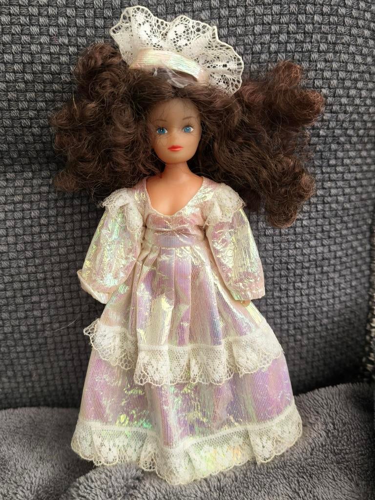 Brocante barbie, Verzamelen, Poppen, Ophalen of Verzenden, Zo goed als nieuw