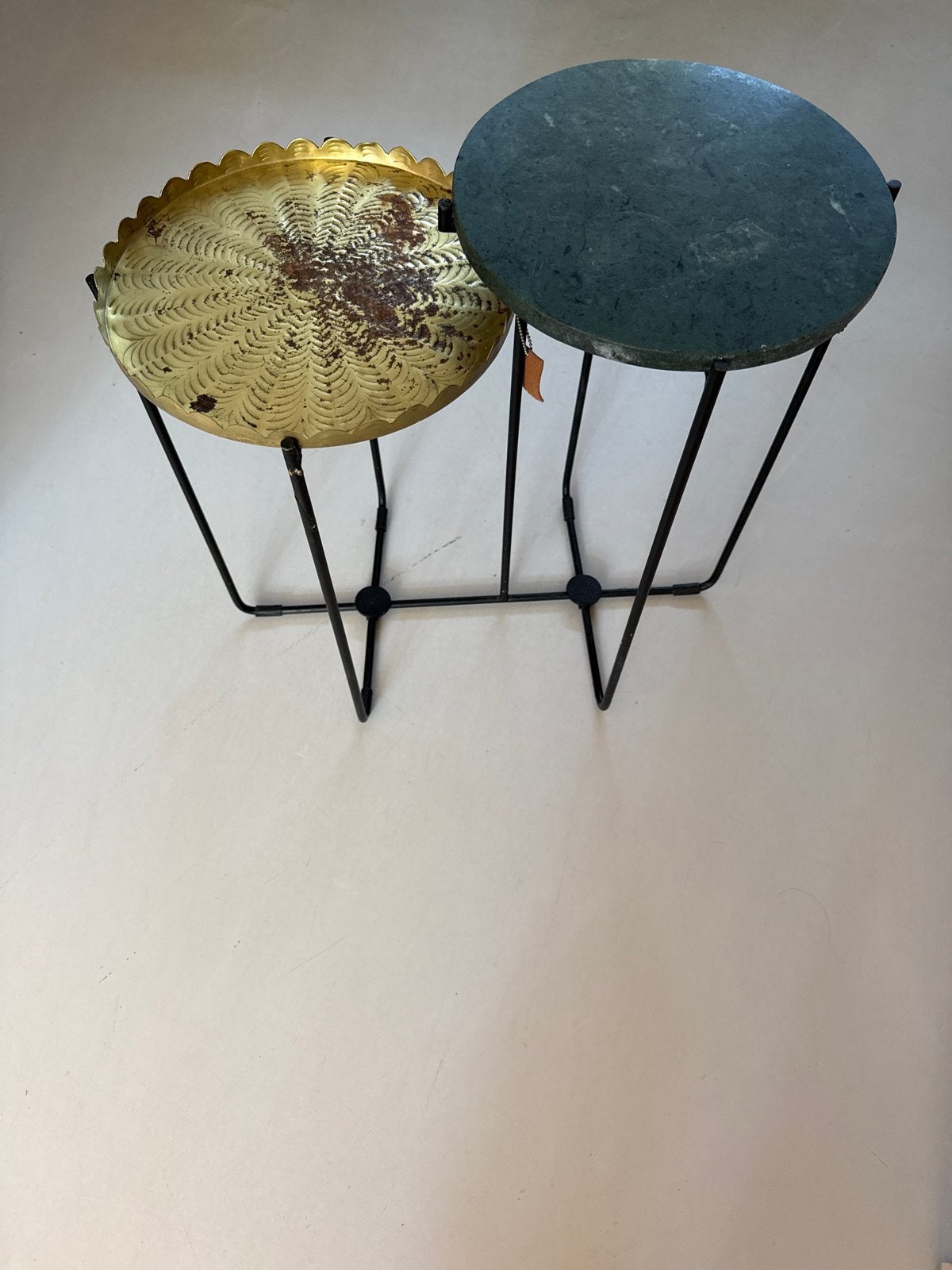Coco Maison bijzettafeltje: marmer & aluminium blad, Ophalen, Gebruikt, Rond, Metaal of Aluminium