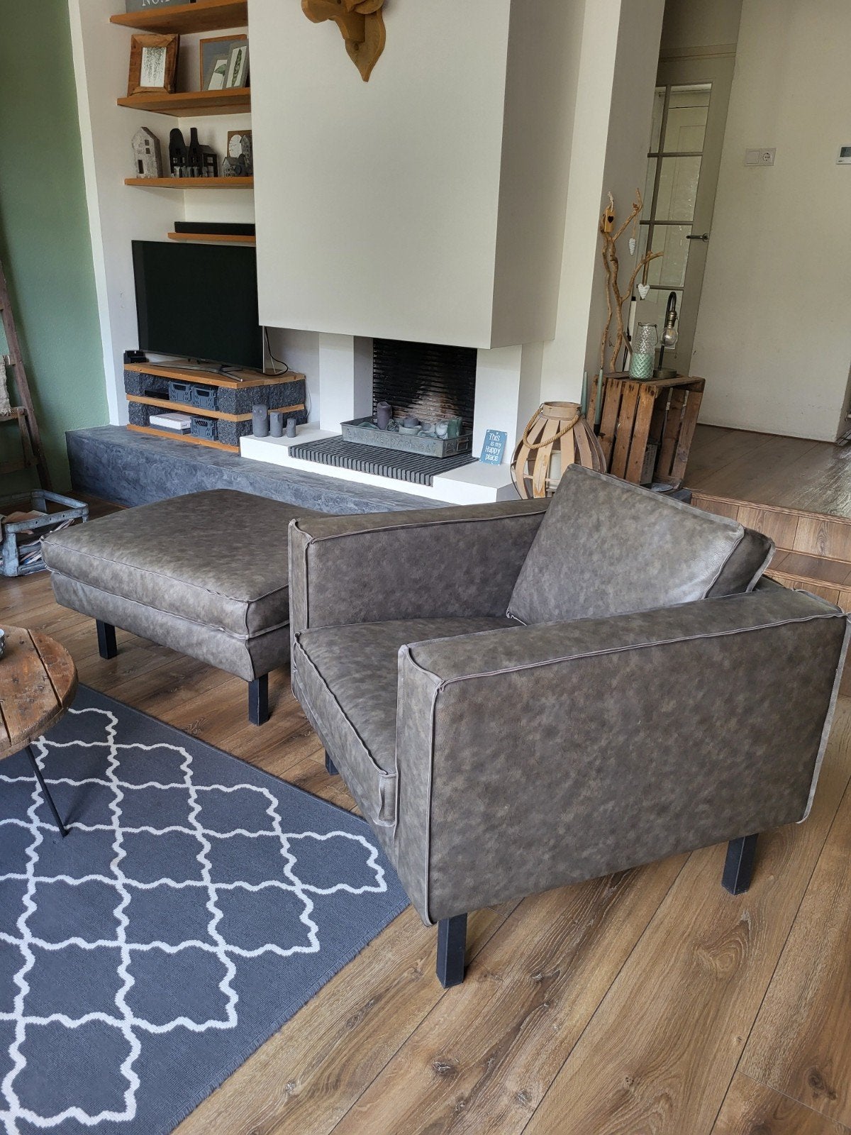 Label 51 fauteuil met hocker antraciet microleder, Ophalen, Zo goed als nieuw