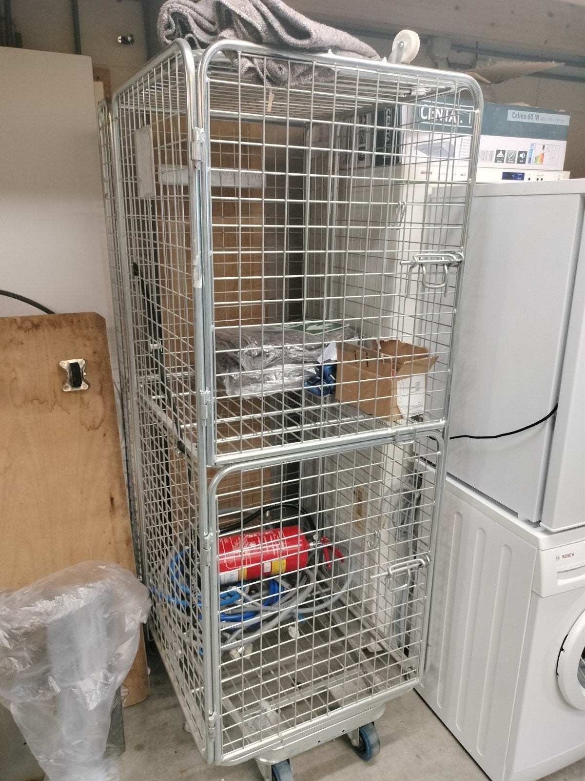 Metalen anti-diefstal  rolcontainer met afsluitbare deuren, Ophalen