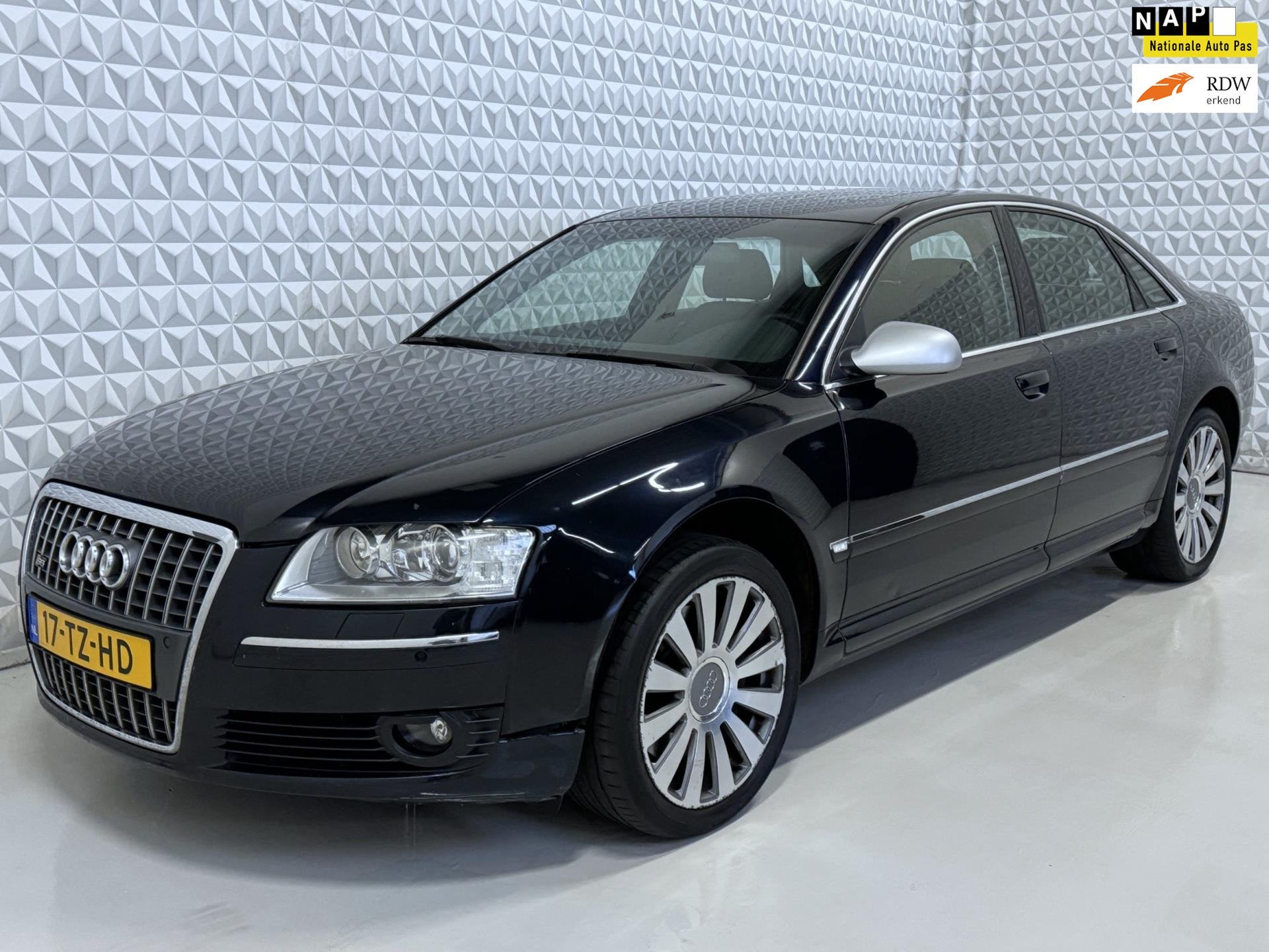 Audi A8 4.2 quattro V8 / FACELIFT + S8 GRILL (2005), Auto's, Automaat, 4172 cc, Gebruikt, Blauw