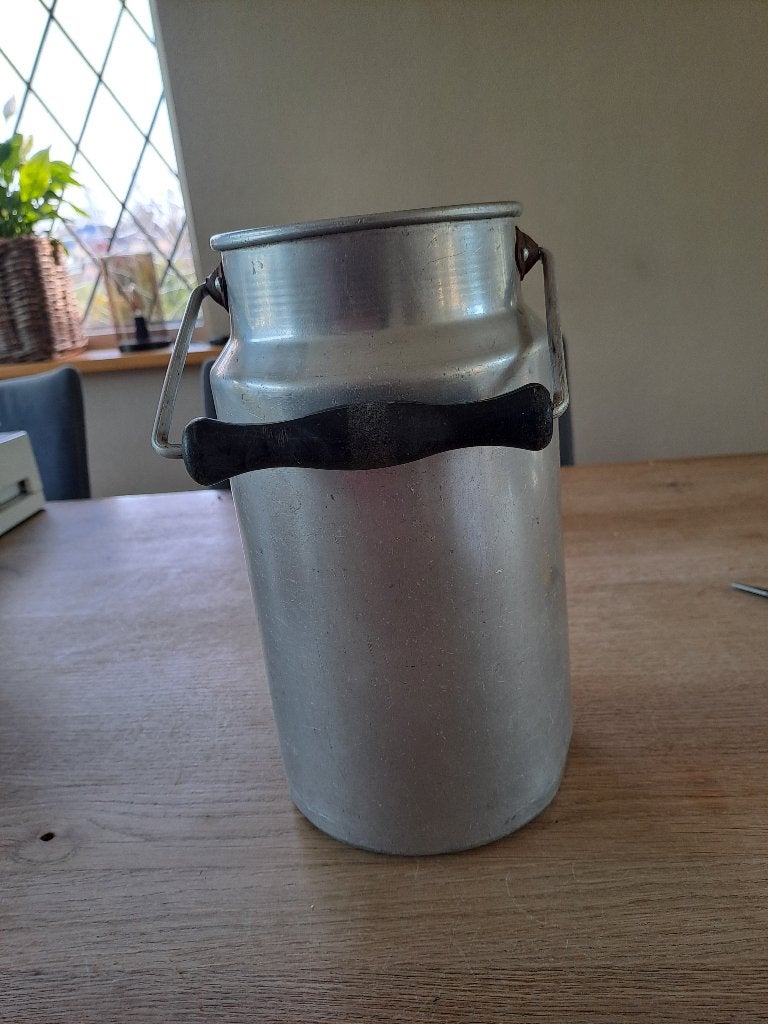 ALUMINIUM MELKBUS MET HOUTEN HANDVAT. VINTAGE., Ophalen of Verzenden