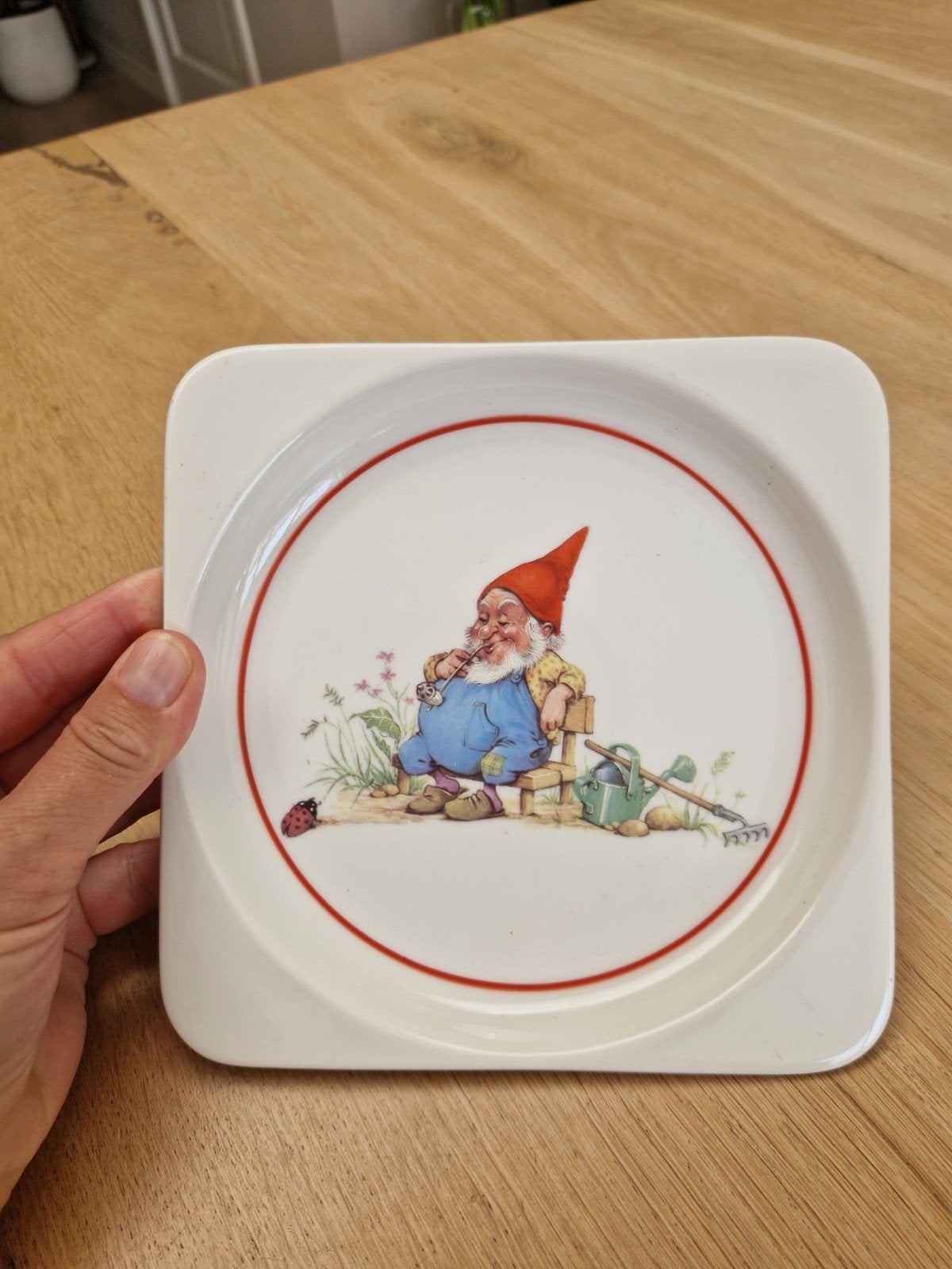 kabouter bordje - Witte vierkante schotel, Ophalen of Verzenden, Zo goed als nieuw, Bord(en)