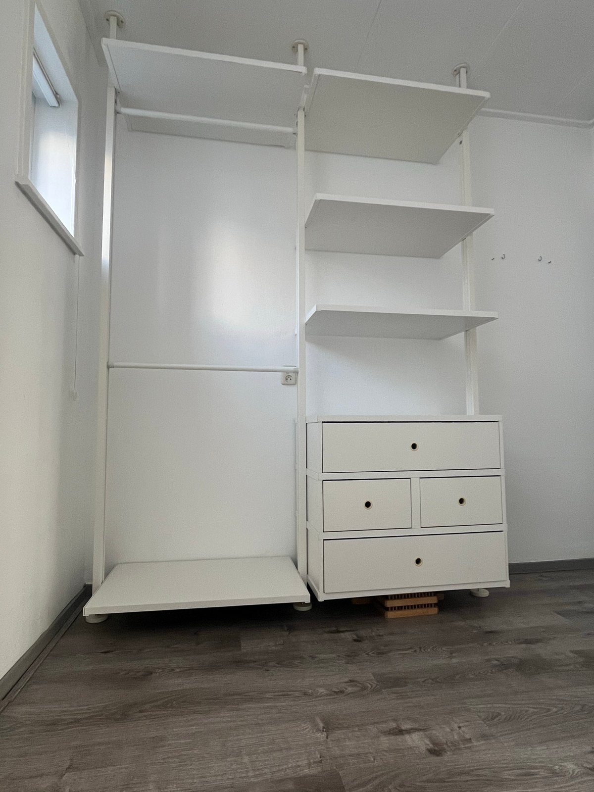 Witte kledingkast met lades en planken, Ophalen, Gebruikt, 100 tot 150 cm, 200 cm of meer