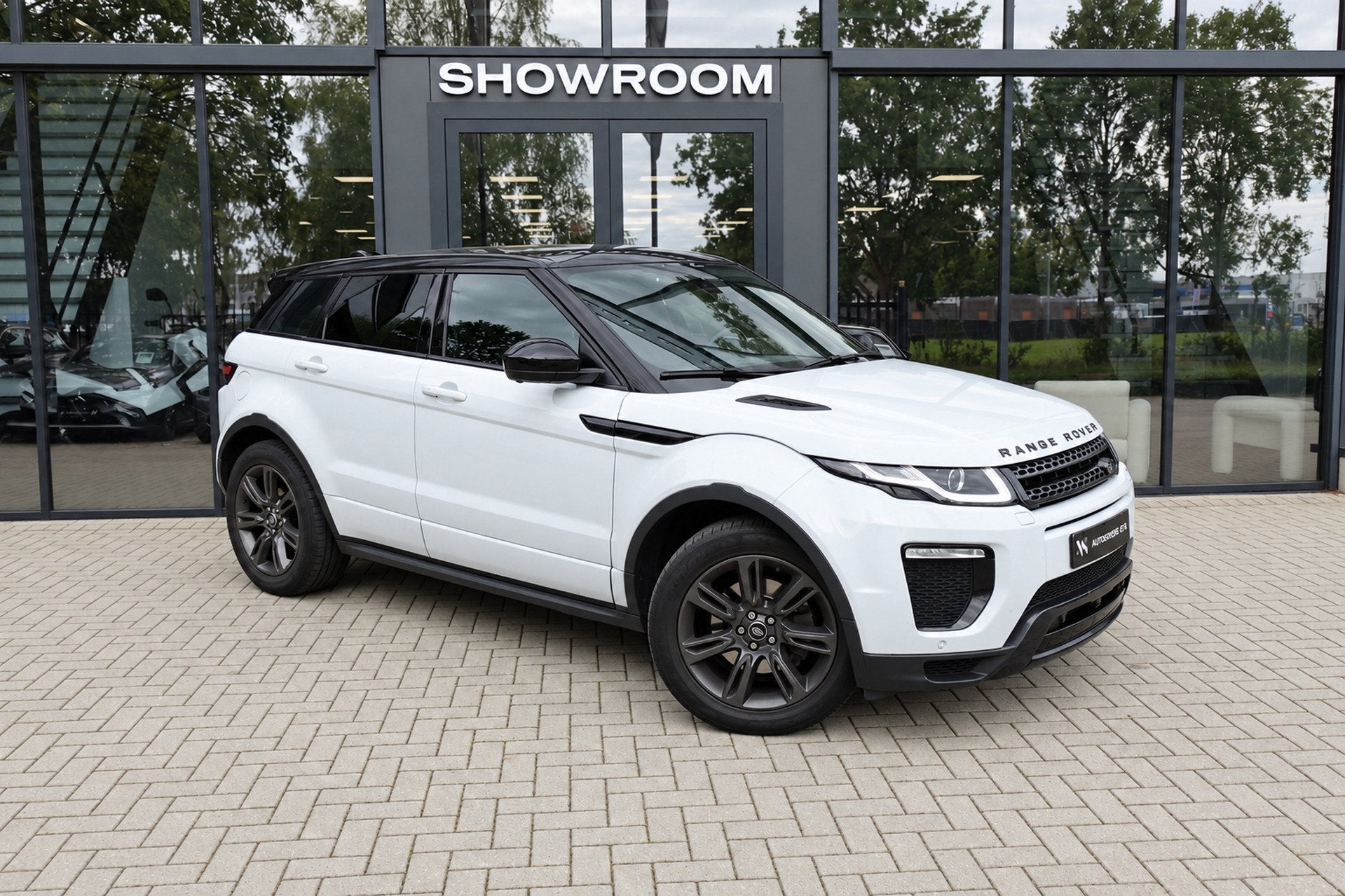 Land Rover Range Rover Evoque 2.0 TD4 SE Dynamic PANO KEYLES, Auto's, Automaat, Dealer onderhouden, Gebruikt, Zwart