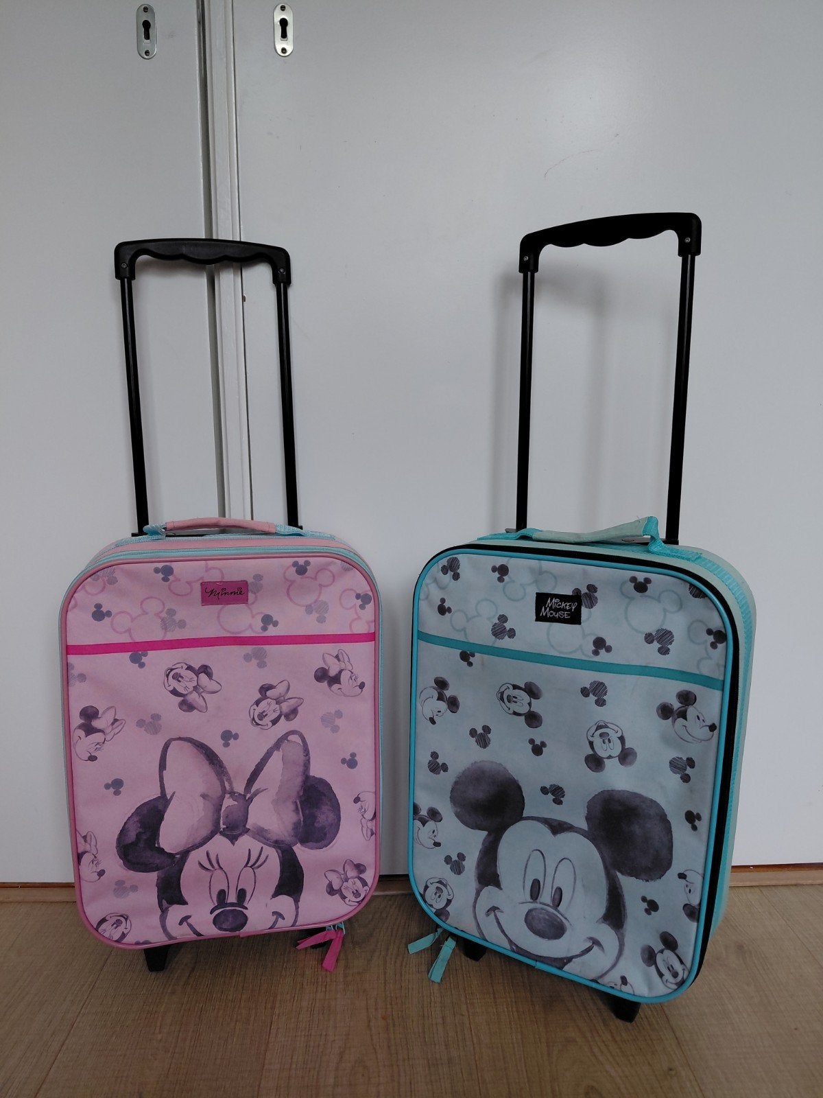 Leuke kinderkoffers met Mickey en Minnie Mouse, Wieltjes, Gebruikt, Minder dan 50 cm, Ophalen of Verzenden