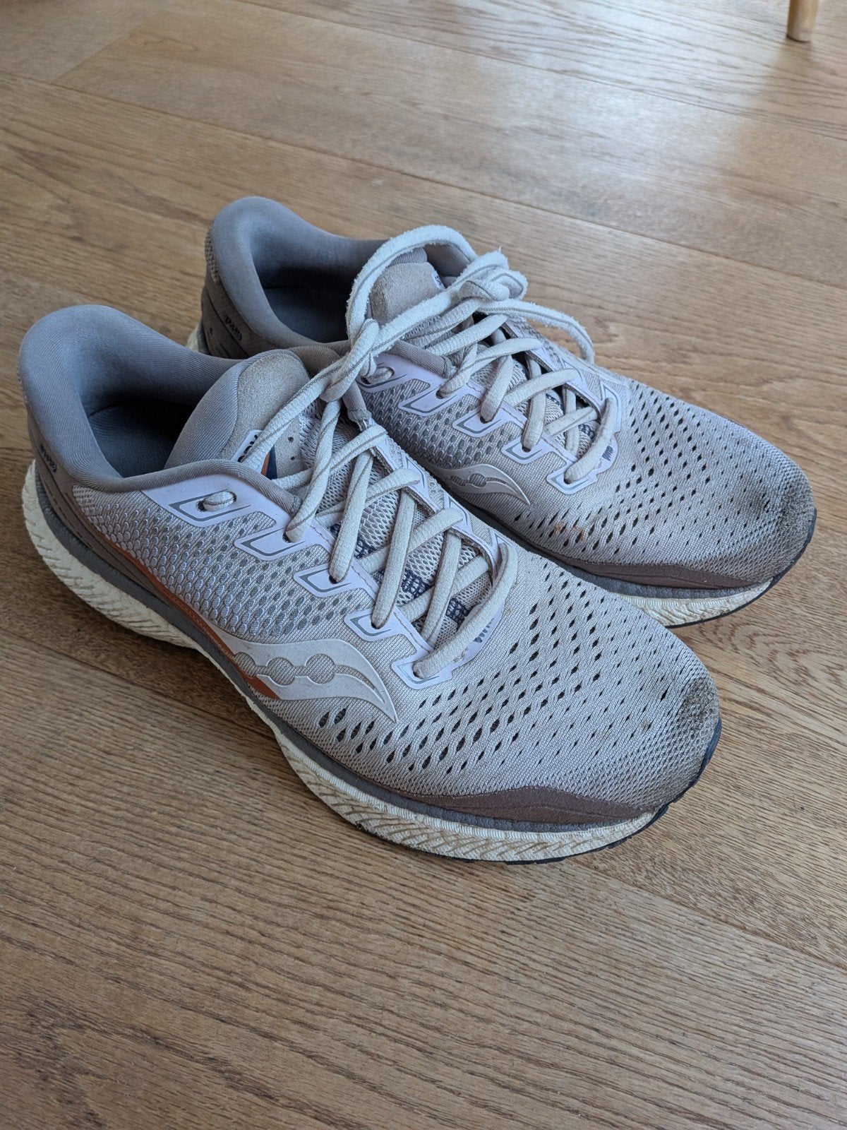 Saucony Triumph 18 dames maat 40, Sport en Fitness, Ophalen of Verzenden, Gebruikt, Hardloopschoenen, Saucony