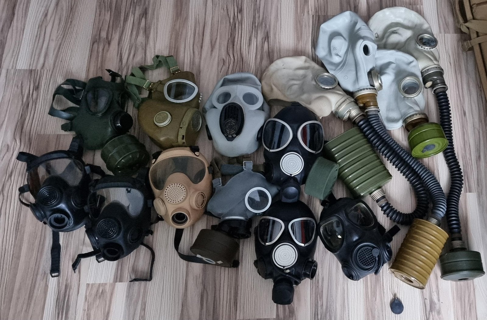 *GEZOCHT* OUDE RUSSISCHE GASMASKERS*, Ophalen of Verzenden, Landmacht, Nederland, Helm of Baret