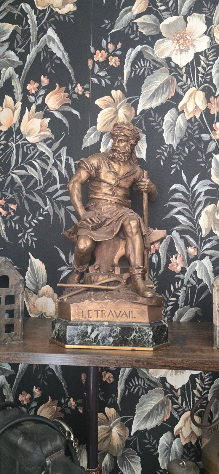 Bronzen beeld 'Le Travail' - Ambachtsman op aambeeld, Antiek en Kunst, Gepatineerd, Ophalen of Verzenden, Brons, 20 - 50 cm