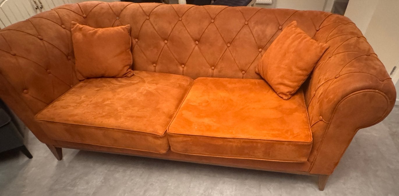 Oranje Chesterfield bank, Huis en Inrichting, Banken | Bankstellen, Ophalen, Driepersoons, 75 tot 100 cm, Zo goed als nieuw