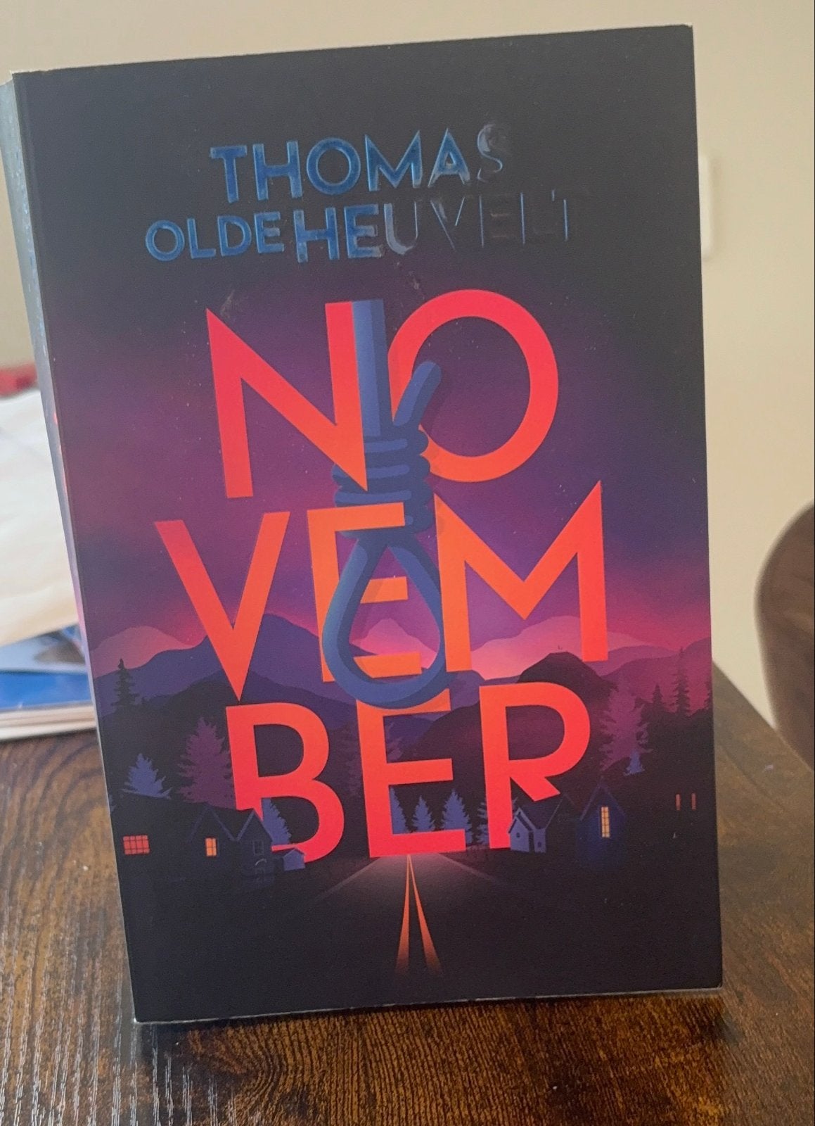 November - Thomas Olde Heuvelt (Zo goed als nieuw), Ophalen of Verzenden, Zo goed als nieuw, Nederland