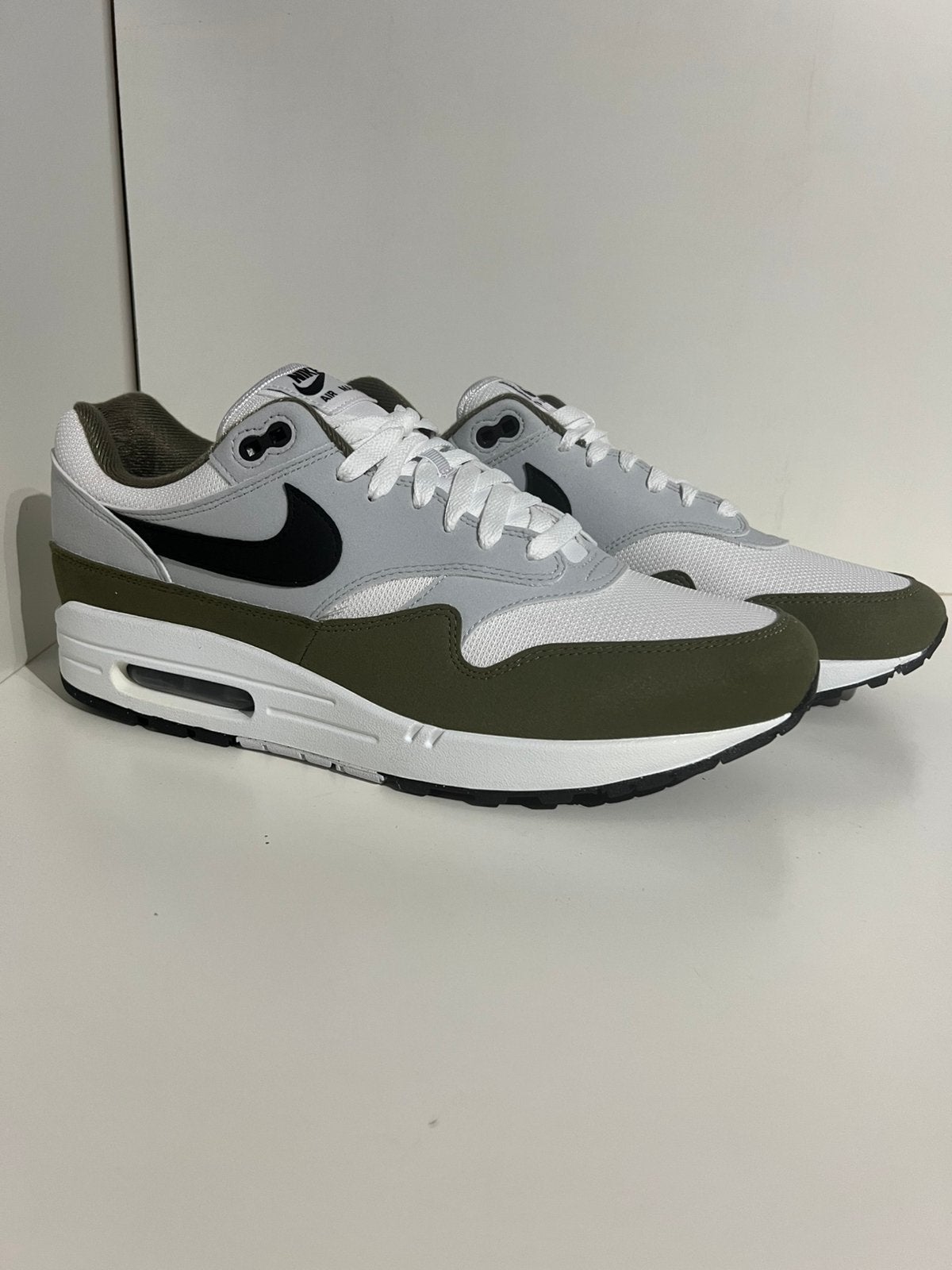 Nike Air Max 1 White Black Medium Olive, Overige kleuren, ., Nieuw, Ophalen of Verzenden