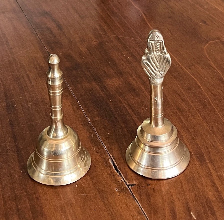 Twee messing tafelbellen, Antiek en Kunst, Ophalen of Verzenden