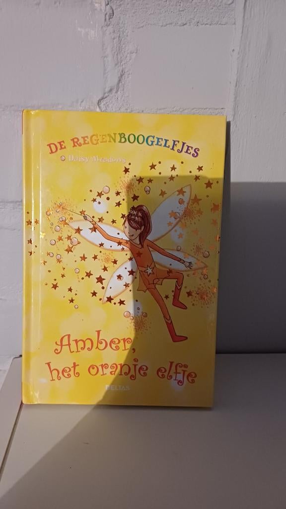 De Regenboogelfjes: Amber, het oranje elfje, Boeken, Ophalen of Verzenden, Zo goed als nieuw, Daisy Meadows, Sprookjes