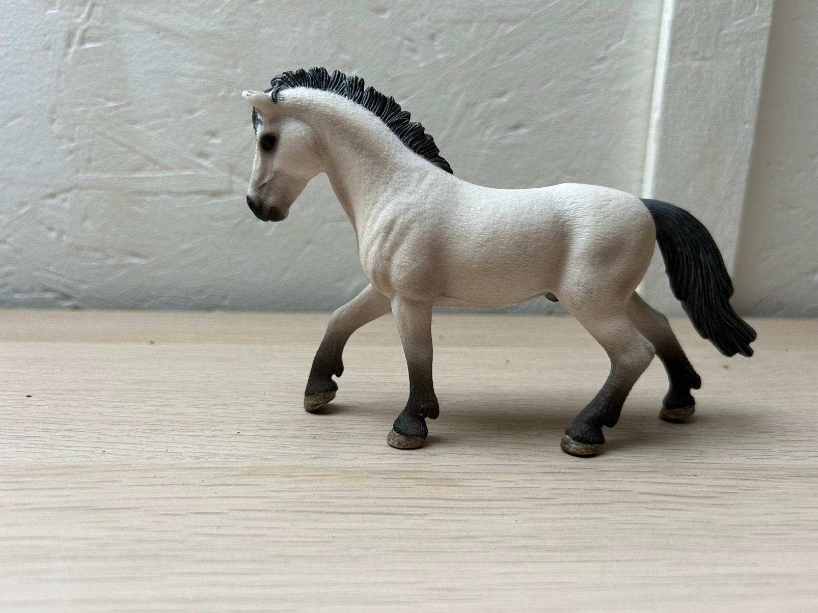 Schleich camargue hengst, Ophalen of Verzenden, Zo goed als nieuw, Paard, Beeldje of Figuurtje