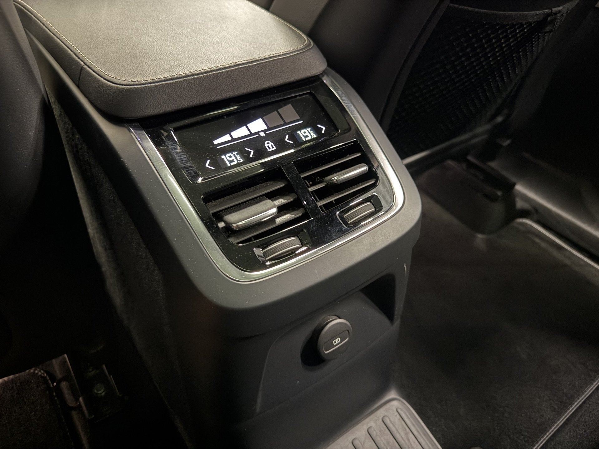 Foto 46 van Volvo XC90 T8 Recharge AWD R-Design PANO/TREKHAAK/SOH 93,7%/