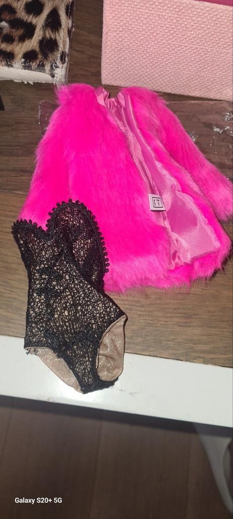 Roze bontjasje en zwart kanten bodysuit voor pop, Onbekend, Ophalen of Verzenden, Zo goed als nieuw