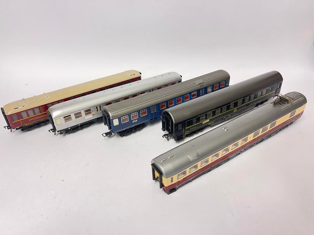 ** KOOPJE ** FLEISCHMANN RIJTUIGEN ** 4 + 1 GRATIS **, Hobby en Vrije tijd, Modeltreinen | H0, Zo goed als nieuw, Wagon, Gelijkstroom of Wisselstroom