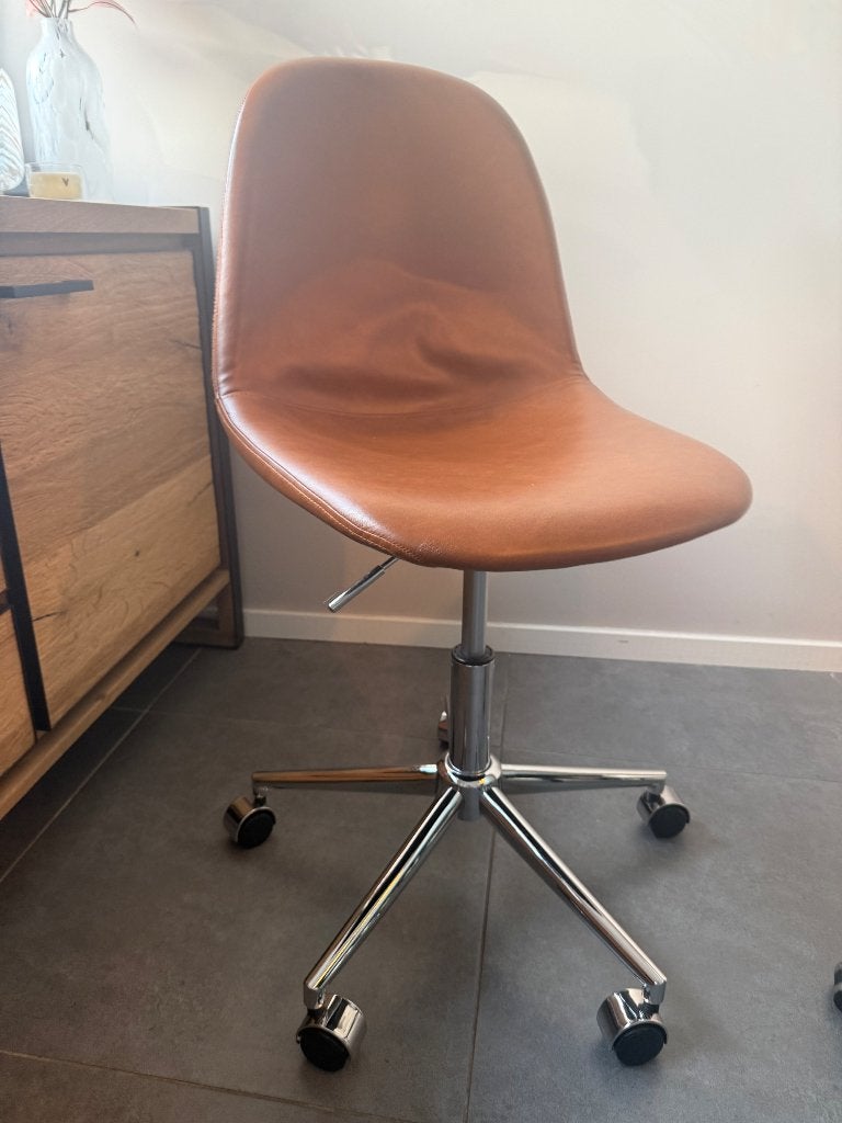 Leuke bureaustoel mag voor een klein prijsje weg