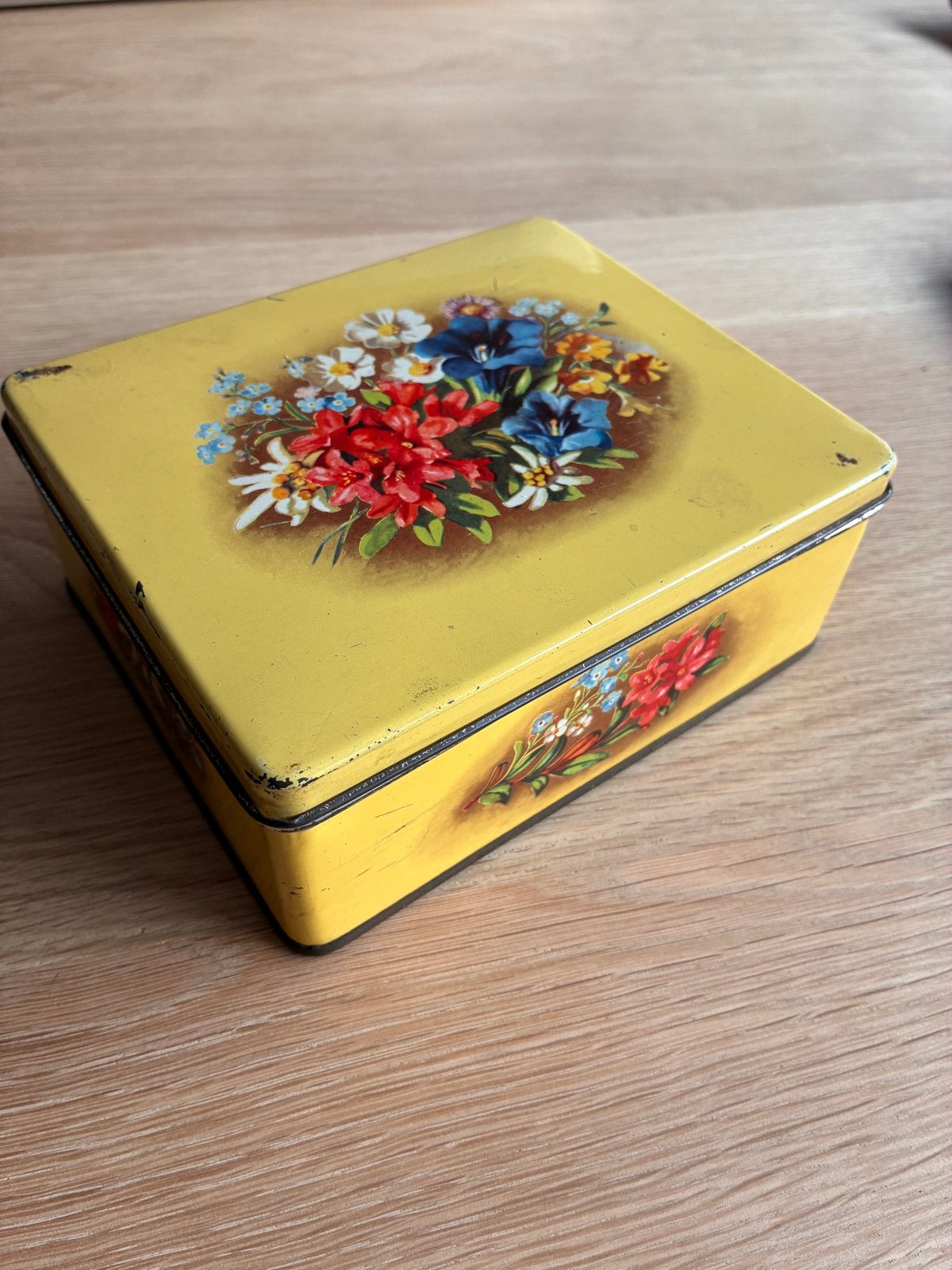 Vintage Verkade blik met bloemenprint, Verzamelen, Blikken, Ophalen, Gebruikt, Koek(jes), Verkade