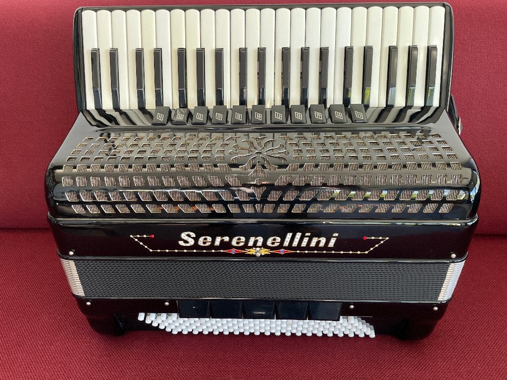 Z.g.a.n. italiaanse Serenellini accordeon .120 bas .4 korig, Overige merken, Met koffer, Zo goed als nieuw, 120-bas