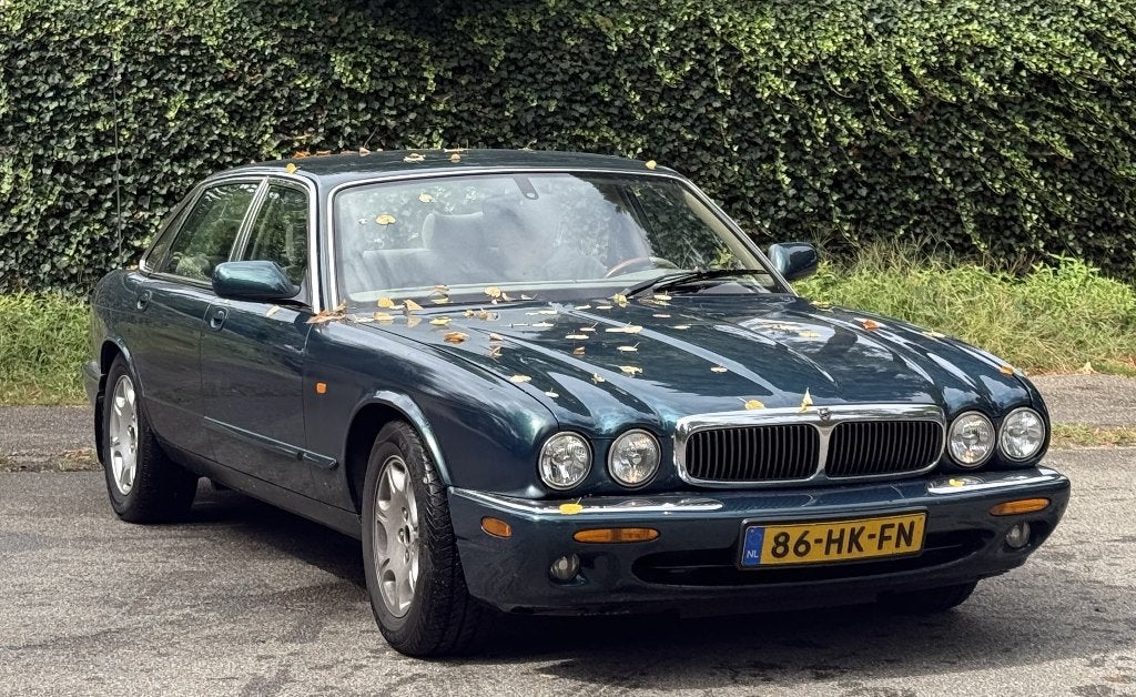 Jaguar XJ 4.0 Executive V8 forse zij schade voor onderdelen, Automaat, Open dak, Achterwielaandrijving, Particulier